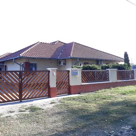 Bella Vendégház Mórahalom Exterior foto